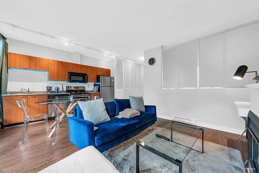 406 1249 Granville Street Vancouver, BC - 2