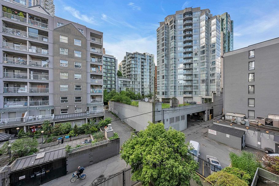 406 1249 Granville Street Vancouver, BC - 11