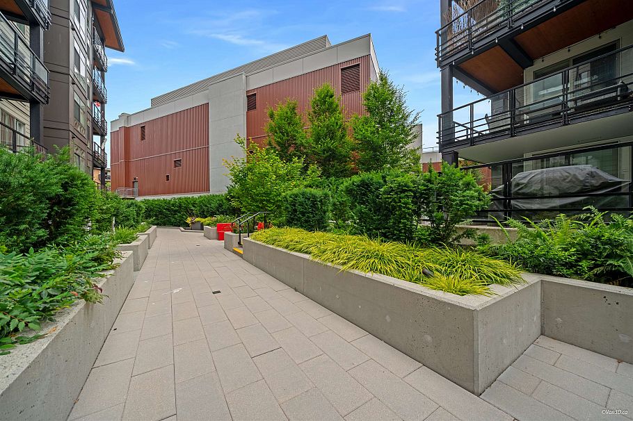 207 128 E 8th Street North Vancouver, BC - 6