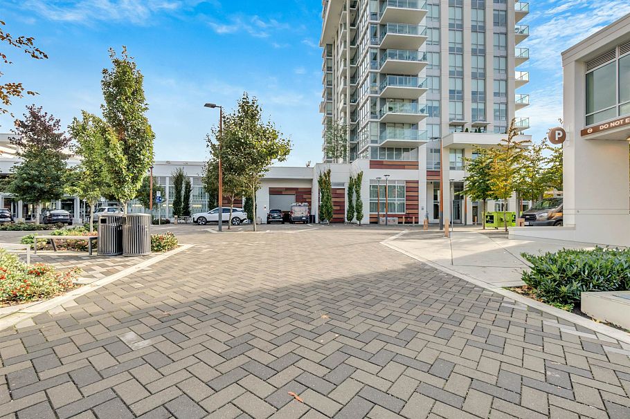 1702 1632 Lions Gate Lane North Vancouver, BC - 3