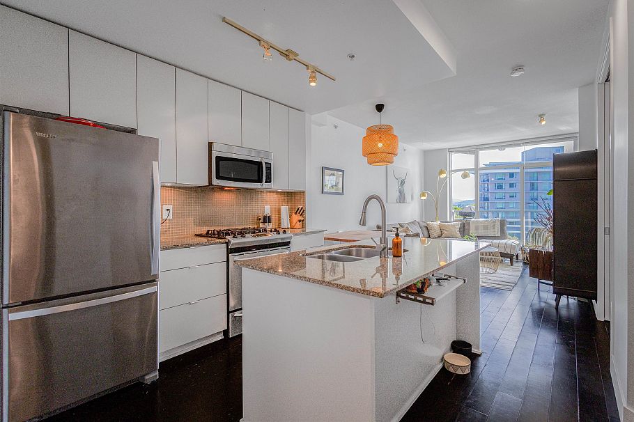 611 298 E 11th Avenue Vancouver, BC - 2