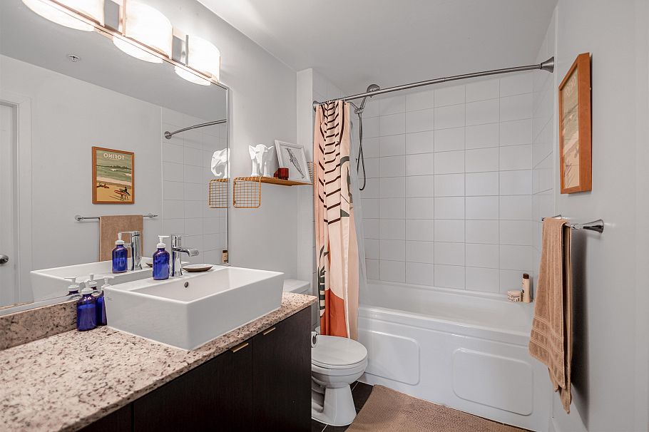 611 298 E 11th Avenue Vancouver, BC - 9