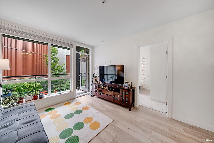 207 128 E 8th Street North Vancouver, BC - 25