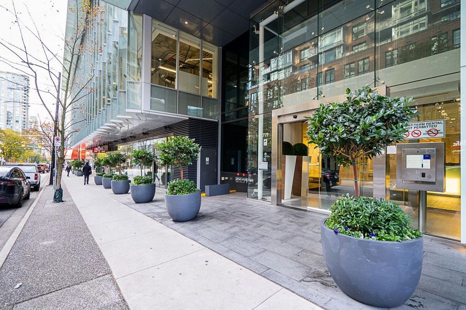 4906 777 Richards Street Vancouver, BC - 2