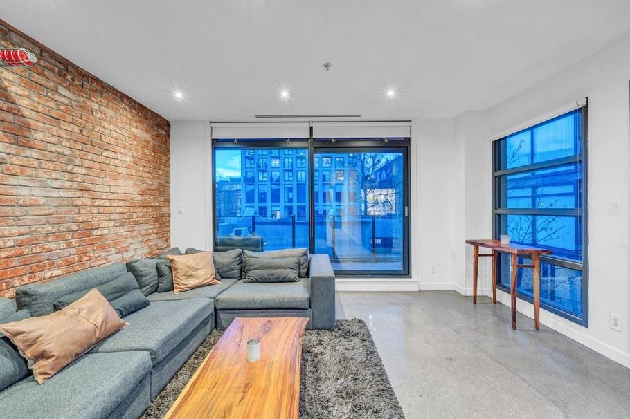 305 12 Water Street Vancouver, BC - 2