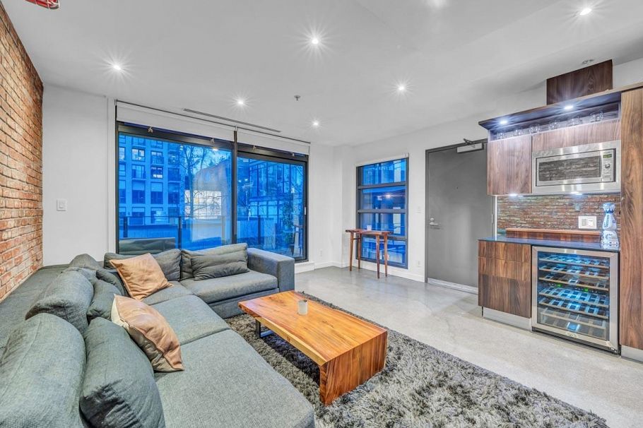 305 12 Water Street Vancouver, BC - 1