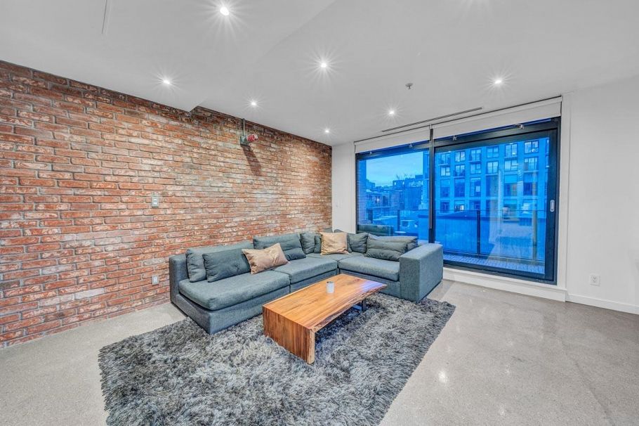 305 12 Water Street Vancouver, BC - 3