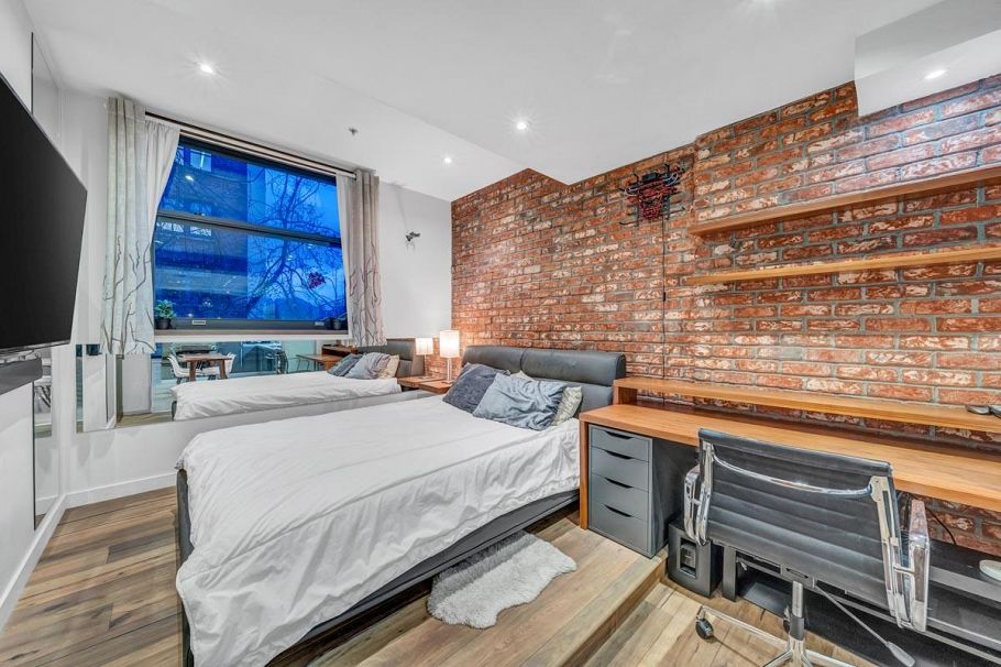 305 12 Water Street Vancouver, BC - 12