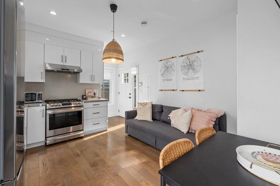 2252 Grant Street Vancouver, BC - 3