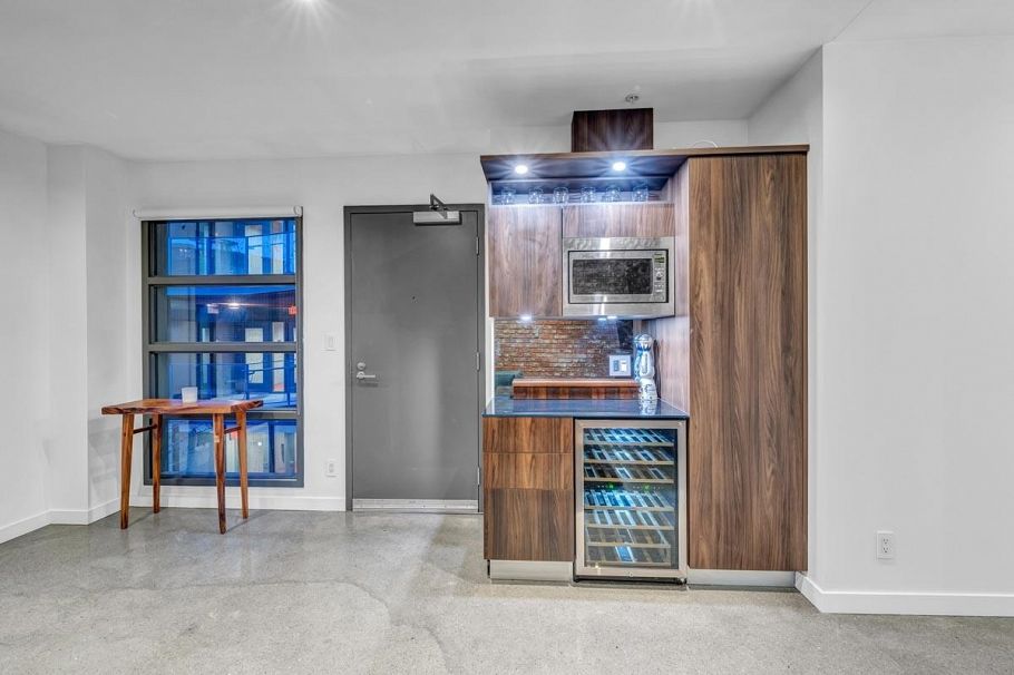 305 12 Water Street Vancouver, BC - 8