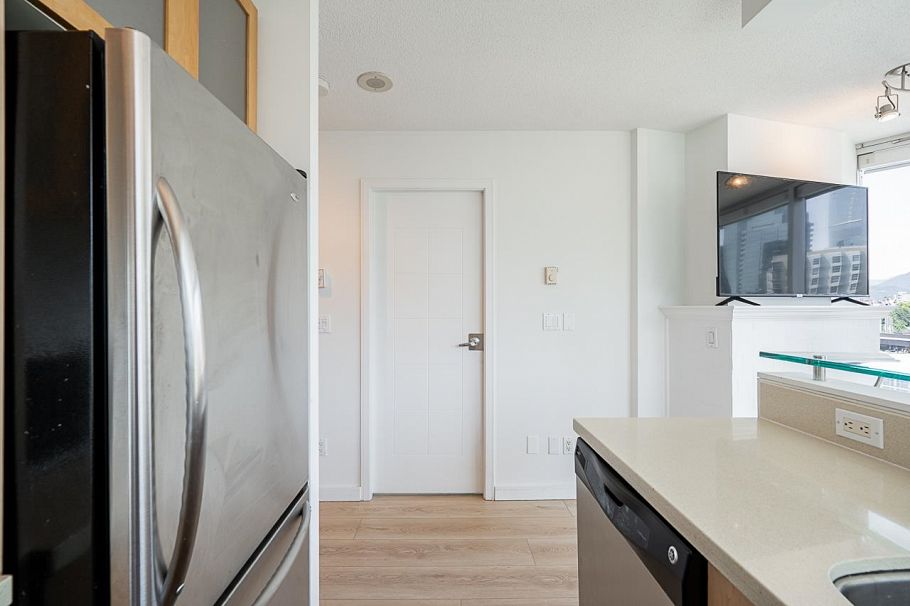 1202 1003 Burnaby Street Vancouver, BC - 11