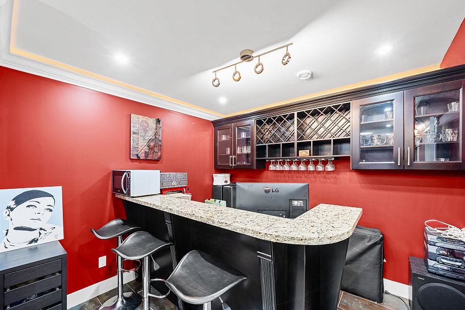 1060 E 61st Avenue Vancouver, BC - 24