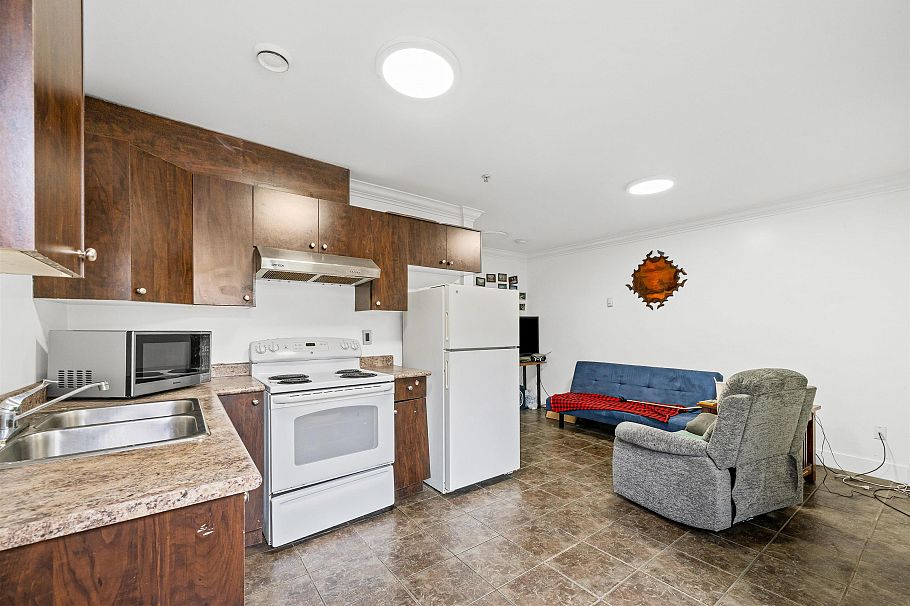 1060 E 61st Avenue Vancouver, BC - 29