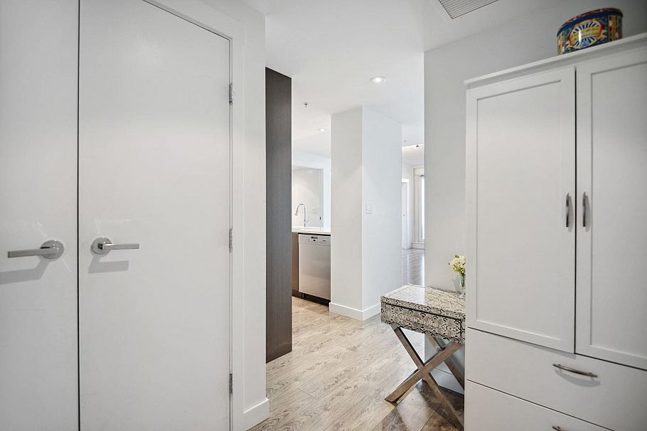 502 110 Switchmen Street Vancouver, BC - 2