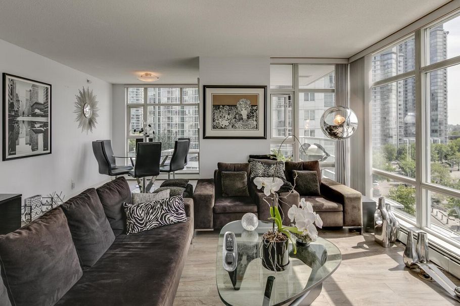 802 1199 Marinaside Crescent Vancouver, BC - 2