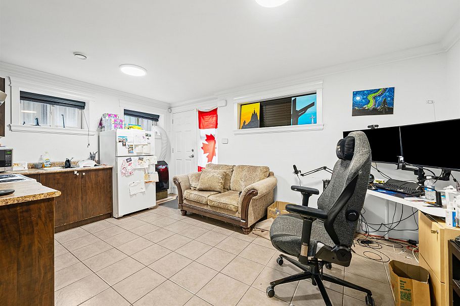 1060 E 61st Avenue Vancouver, BC - 31