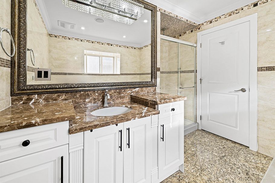 1060 E 61st Avenue Vancouver, BC - 21