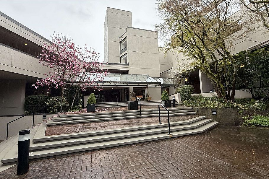 512 4900 Cartier Street Vancouver, BC - 1