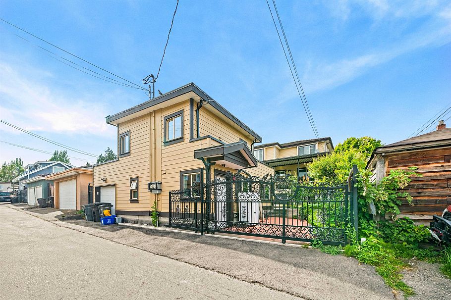 1060 E 61st Avenue Vancouver, BC - 38