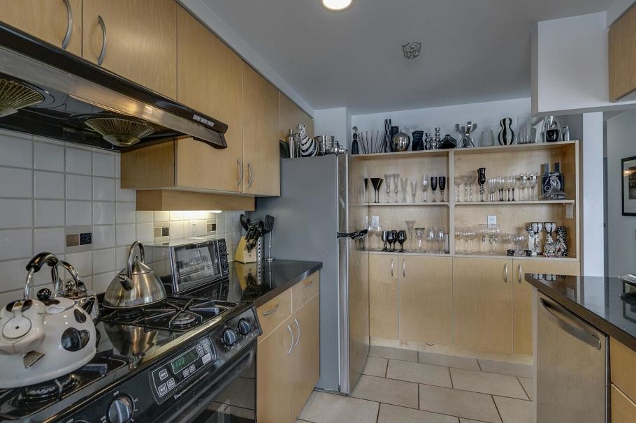 802 1199 Marinaside Crescent Vancouver, BC - 9