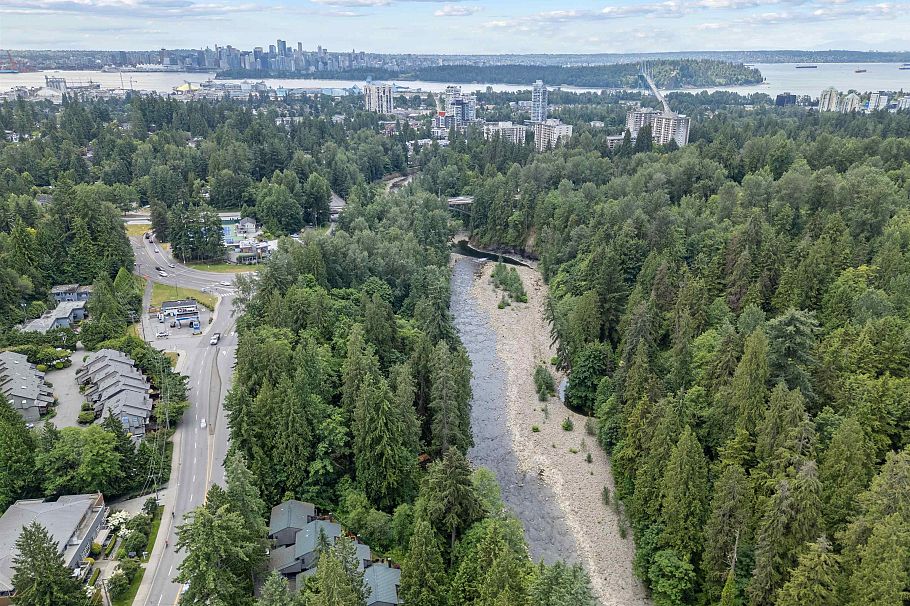 2873 Capilano Road North Vancouver, BC - 30