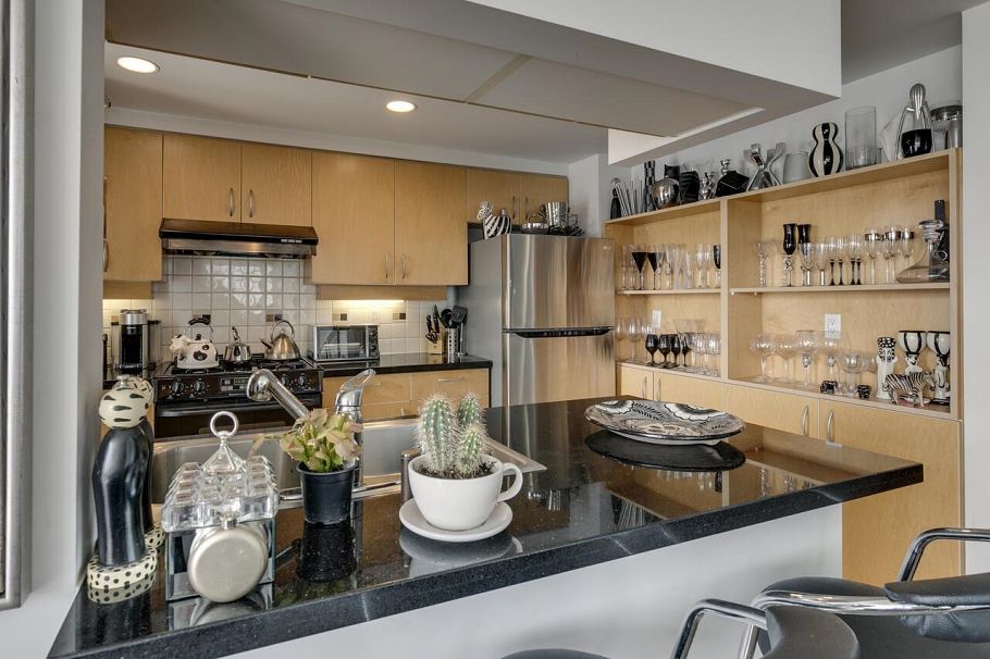 802 1199 Marinaside Crescent Vancouver, BC - 7