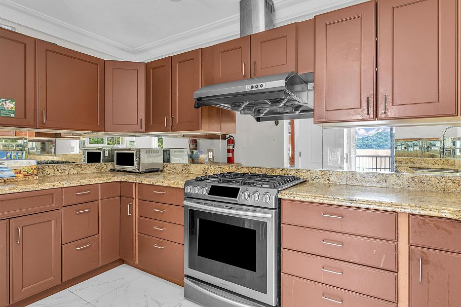 4515 Stonehaven Avenue North Vancouver, BC - 10