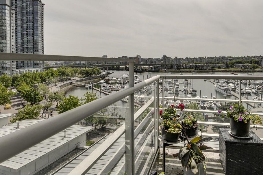 802 1199 Marinaside Crescent Vancouver, BC - 5