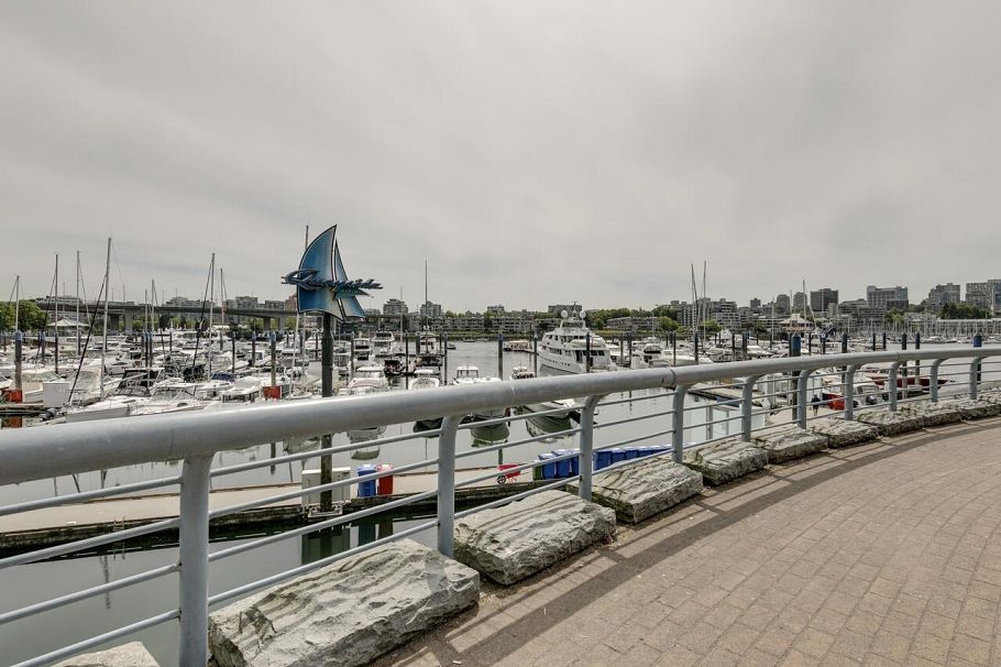 802 1199 Marinaside Crescent Vancouver, BC - 24