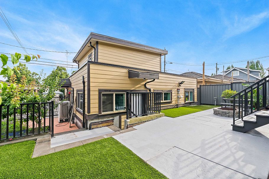 1060 E 61st Avenue Vancouver, BC - 36