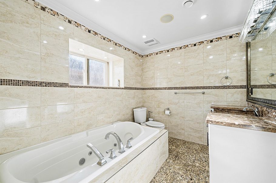 1060 E 61st Avenue Vancouver, BC - 20