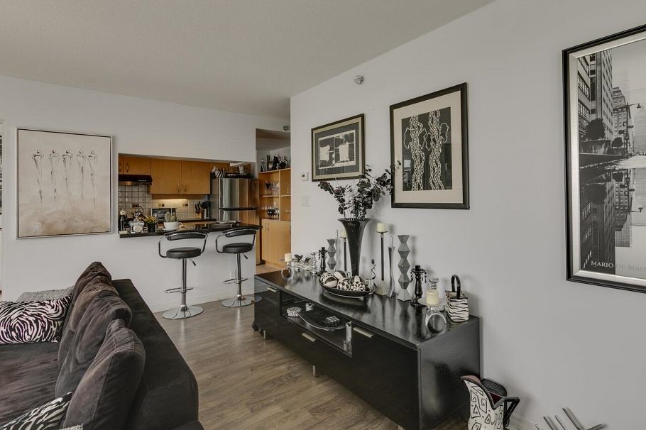 802 1199 Marinaside Crescent Vancouver, BC - 6