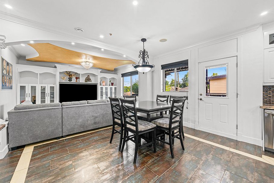 1060 E 61st Avenue Vancouver, BC - 10