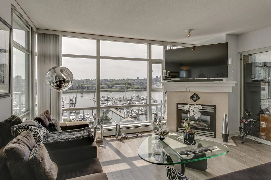 802 1199 Marinaside Crescent Vancouver, BC - 1