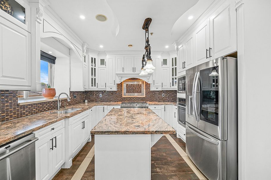 1060 E 61st Avenue Vancouver, BC - 11