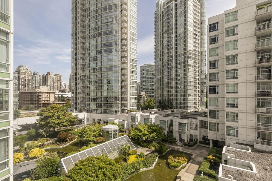 802 1199 Marinaside Crescent Vancouver, BC - 16