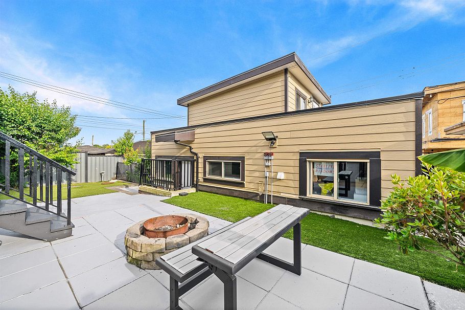 1060 E 61st Avenue Vancouver, BC - 27