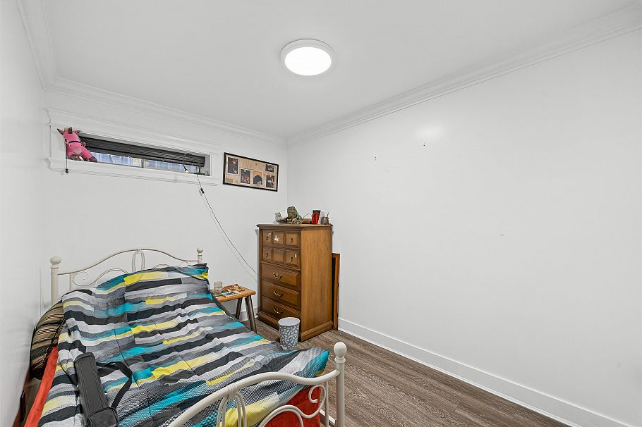 1060 E 61st Avenue Vancouver, BC - 32