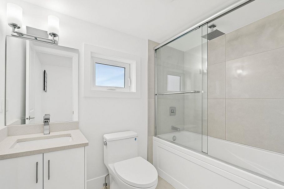 1060 E 61st Avenue Vancouver, BC - 34