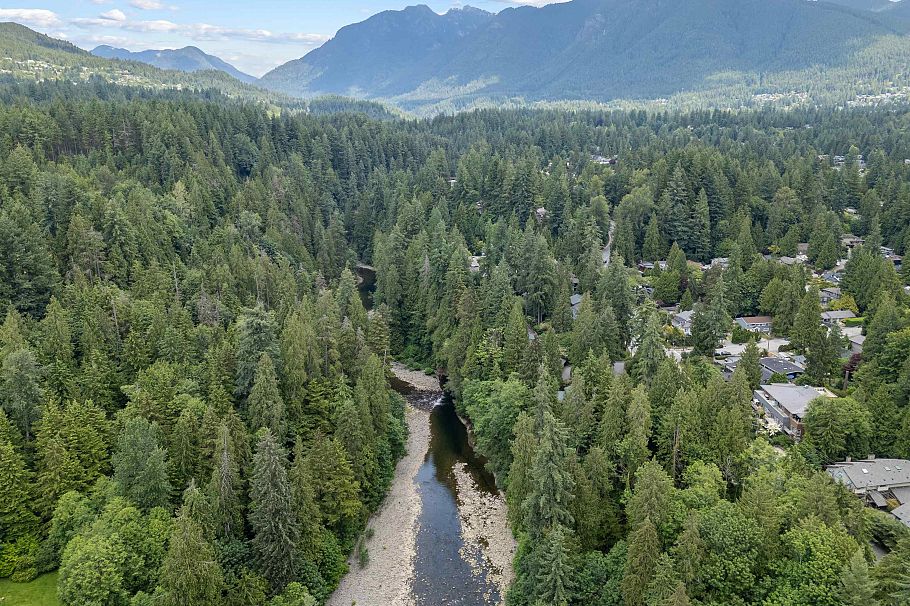 2873 Capilano Road North Vancouver, BC - 33