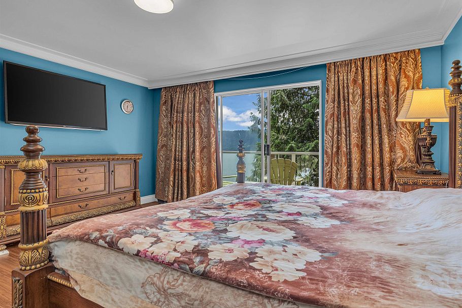 4515 Stonehaven Avenue North Vancouver, BC - 11