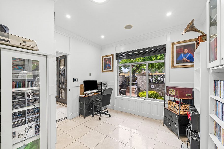 1060 E 61st Avenue Vancouver, BC - 7