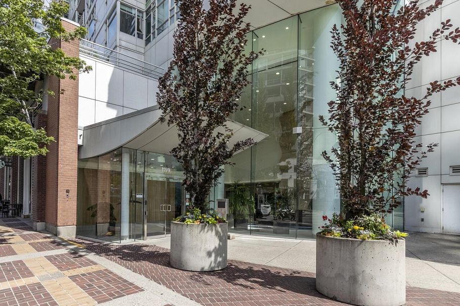 802 1199 Marinaside Crescent Vancouver, BC - 17