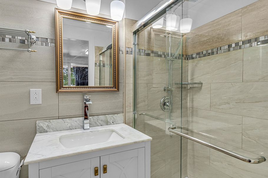 4515 Stonehaven Avenue North Vancouver, BC - 18