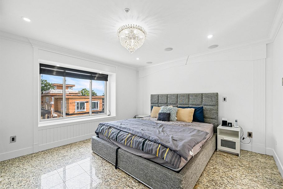 1060 E 61st Avenue Vancouver, BC - 16