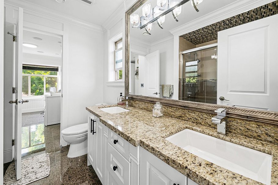 1060 E 61st Avenue Vancouver, BC - 23