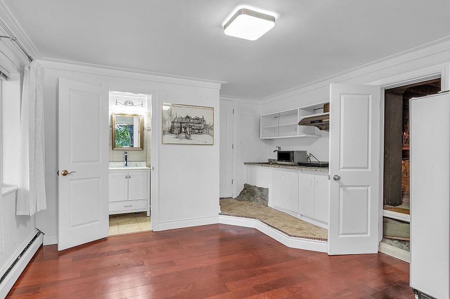 4515 Stonehaven Avenue North Vancouver, BC - 21