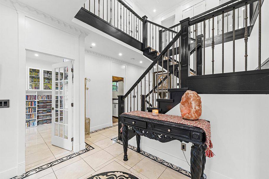 1060 E 61st Avenue Vancouver, BC - 3