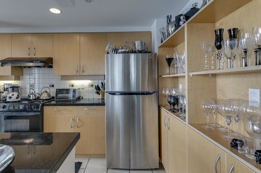 802 1199 Marinaside Crescent Vancouver, BC - 8