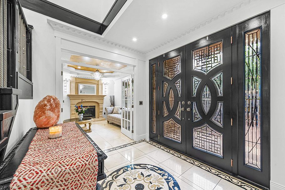 1060 E 61st Avenue Vancouver, BC - 2